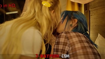 3Way Porn - Dos chicas tatuadas folladas en un ffm